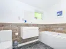 Family bathroom at 1 Horizon View - thumbnail photo