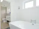 Family bathroom at 1 Horizon View - thumbnail photo