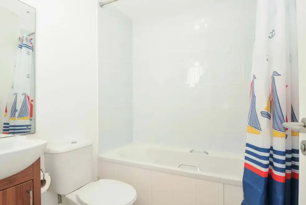 Family bathroom at 10 Horizon View