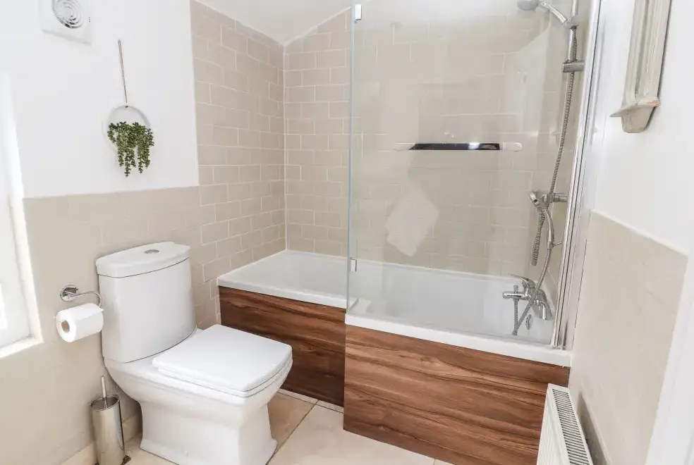 Family bathroom at 12 Deva Terrace