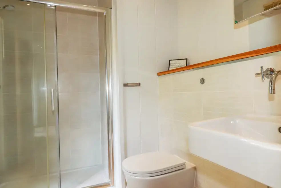 Shower room at 14 Stonerush Valley