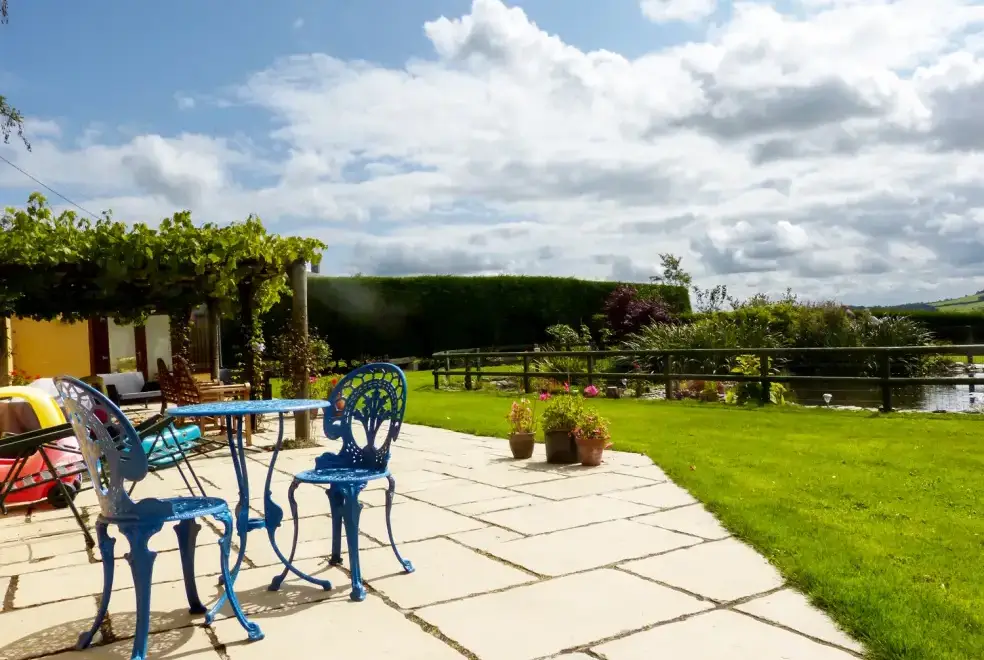 Patio area at 2 Bedroom Polyphant Rural Retreat 