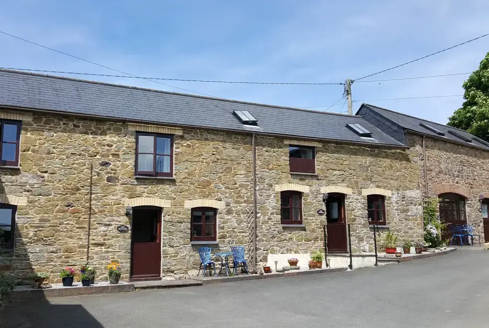 2 Bedroom Polyphant Rural Retreat , from the outside