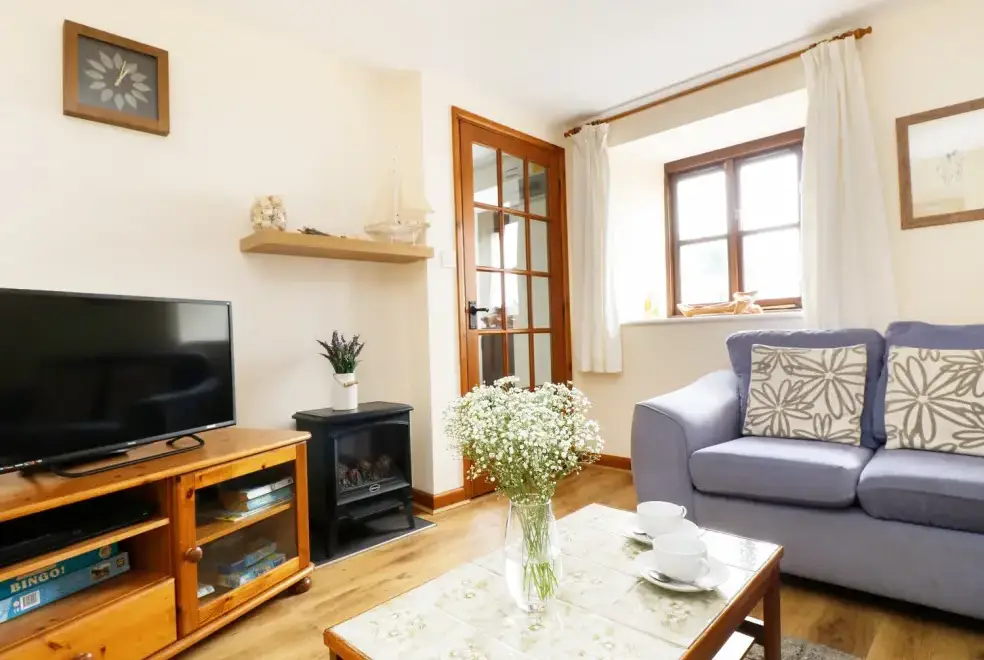 Lounge at 2 Bedroom Polyphant Rural Retreat 