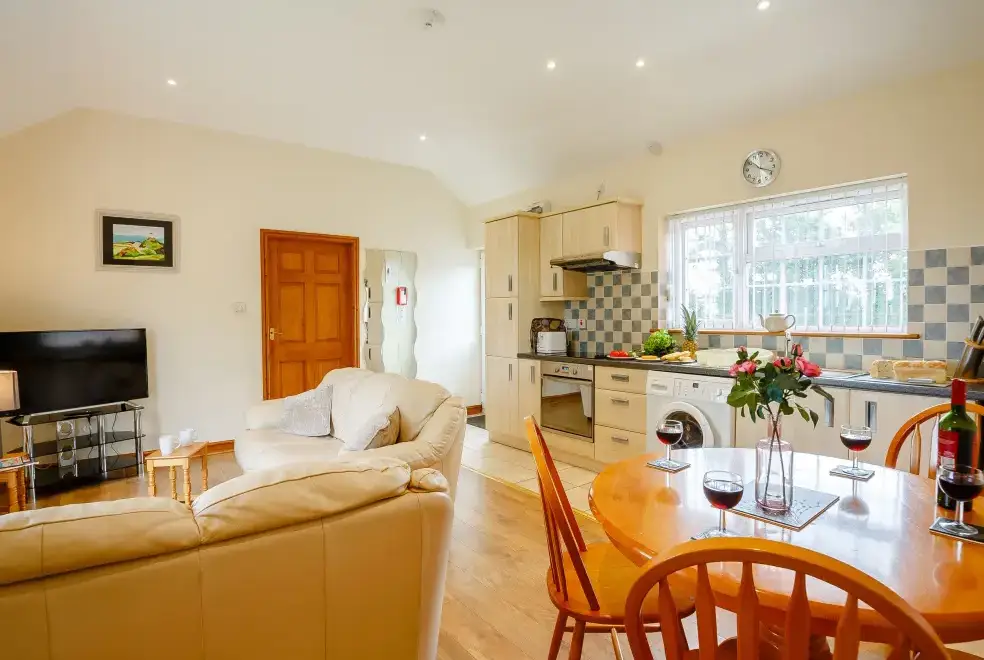 Open plan living area at 2 Black Horse Cottage, North Wales 