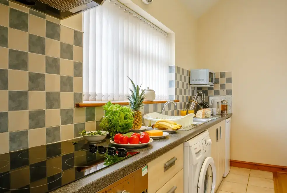 Kitchen/diner at 2 Black Horse Cottage, North Wales 