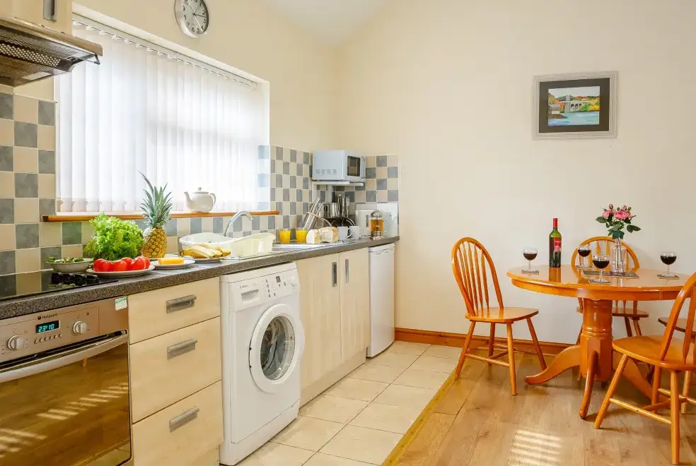 Kitchen/diner at 2 Black Horse Cottage, North Wales 
