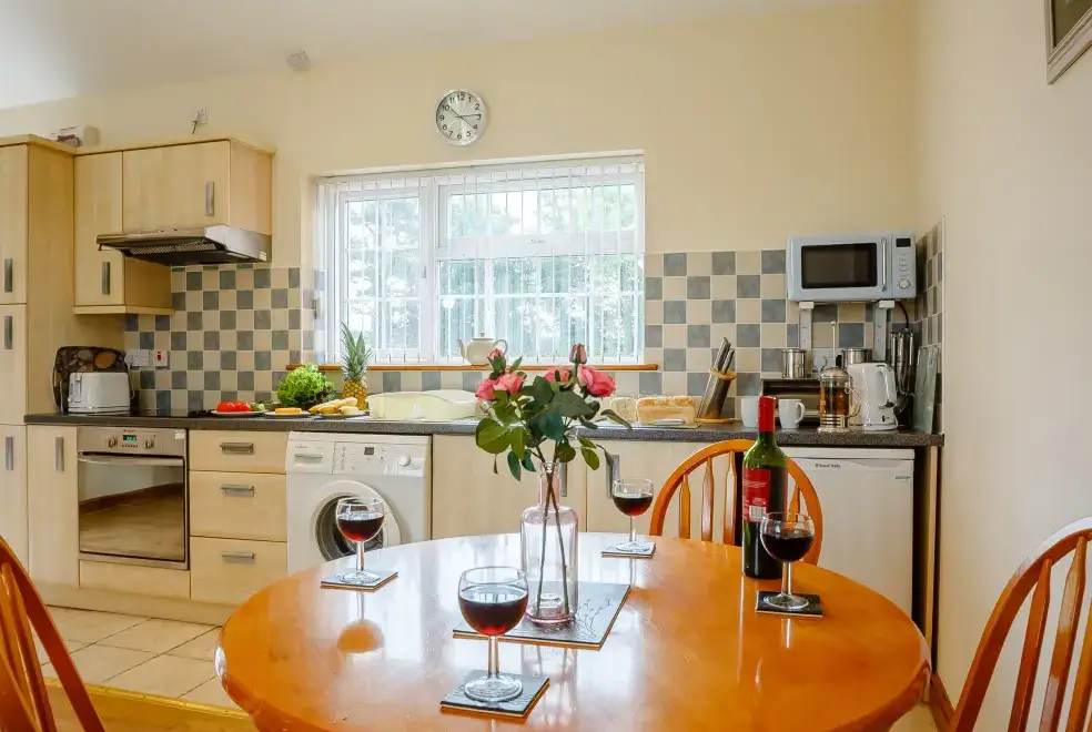 Kitchen/diner at 2 Black Horse Cottage, North Wales 