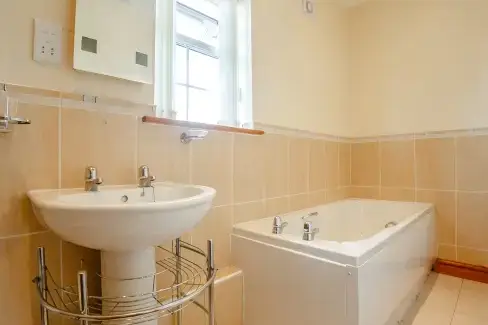 Family bathroom at 2 Black Horse Cottage, North Wales , Anglesey