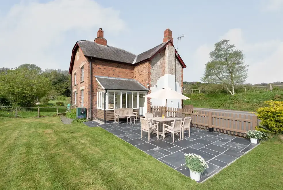 Patio area at 2 Siluria Cottage
