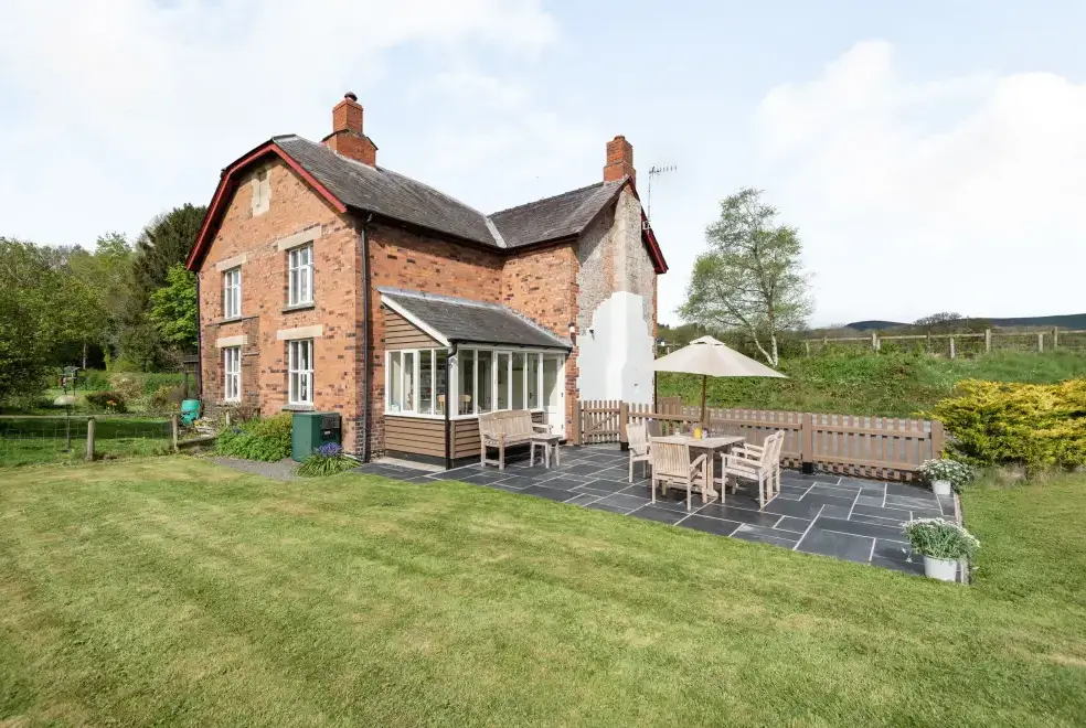 Patio area at 2 Siluria Cottage