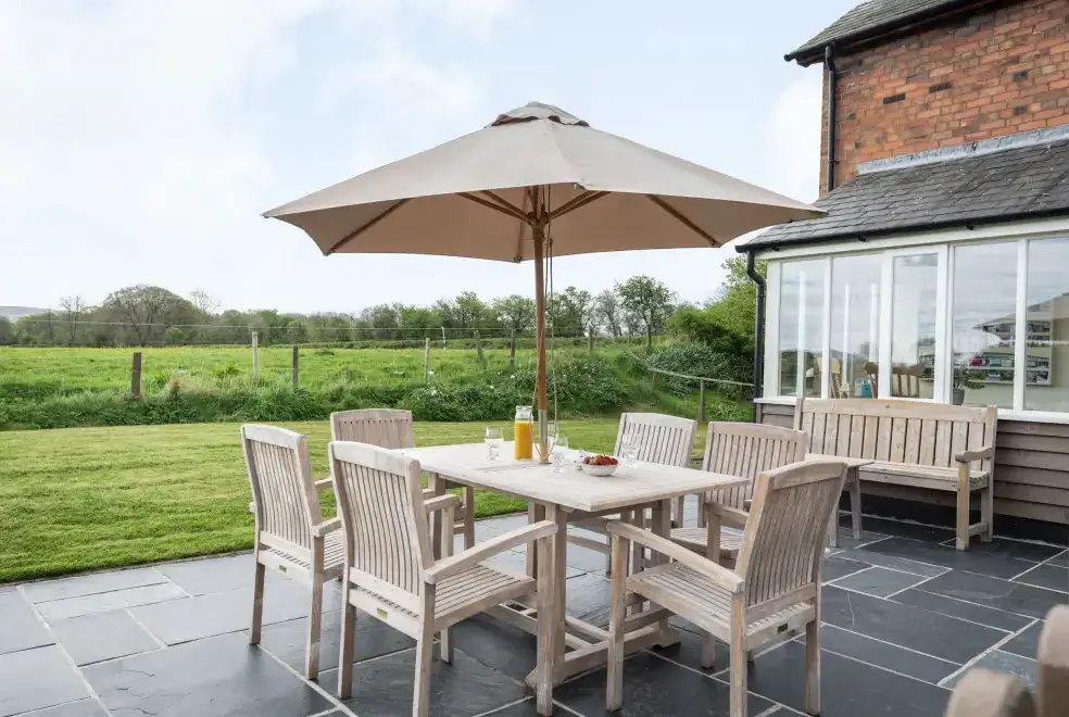 Patio area at 2 Siluria Cottage