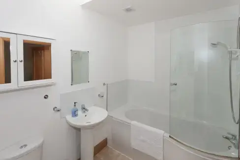 Family bathroom at 3 Bedroom Rental at Williamscraig Holiday Cottages, West Lothian