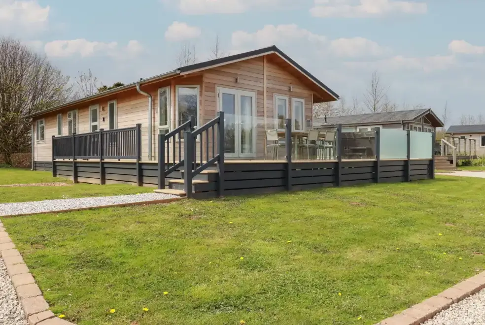 4 Meadow Retreat, from the outside