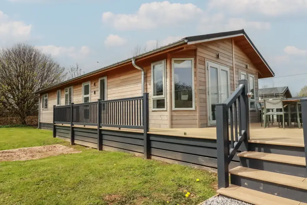 4 Meadow Retreat, from the outside