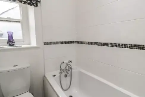 Family bathroom at 5 Ivy Terrace, Gwynedd