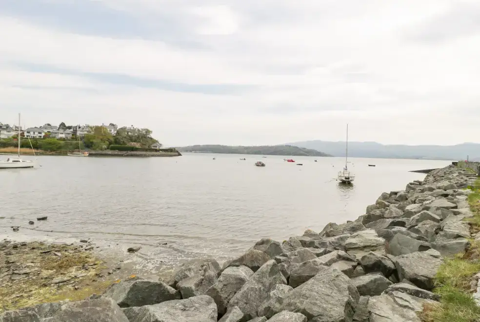 Coastal scenes near 5 Ivy Terrace