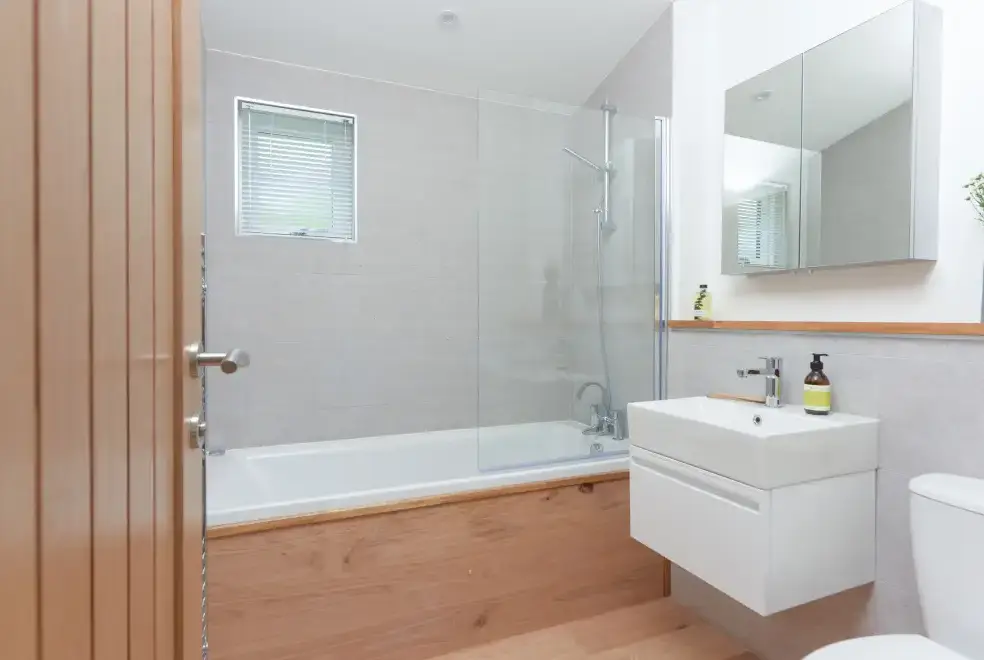 Family bathroom at 5 Southern Place