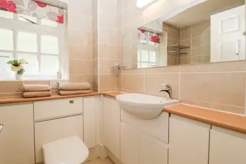 Family bathroom at 5 Wye Rapid Cottages, Herefordshire