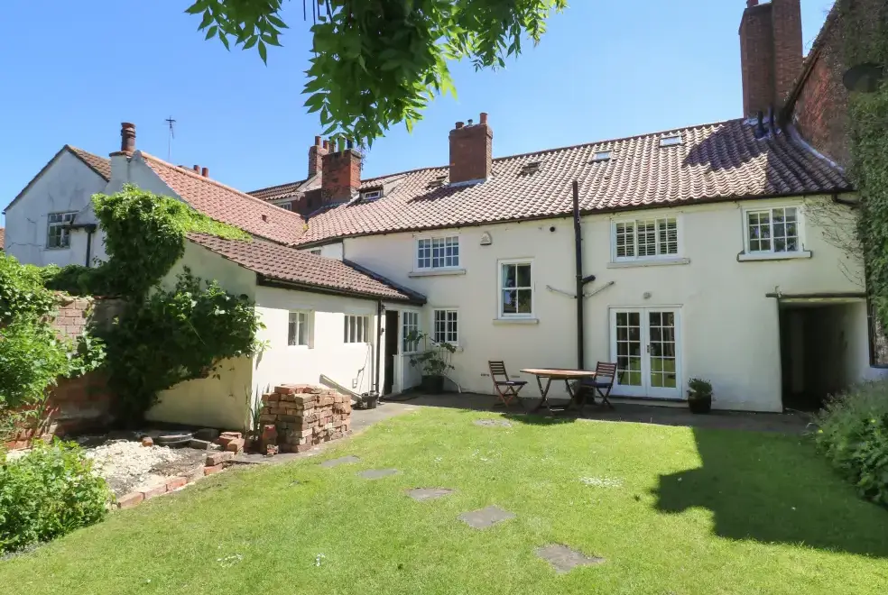 Enclosed garden at 54 Bridge Street