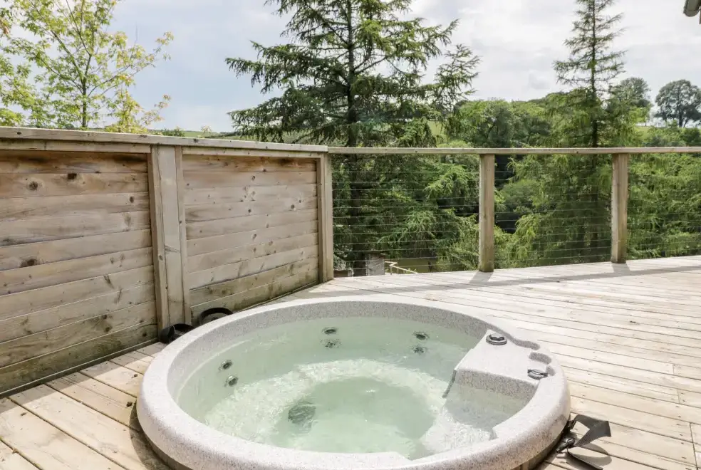 Private Hot Tub at 6 Lake View