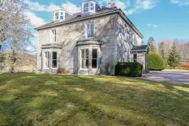 Highland Open fire cottages  