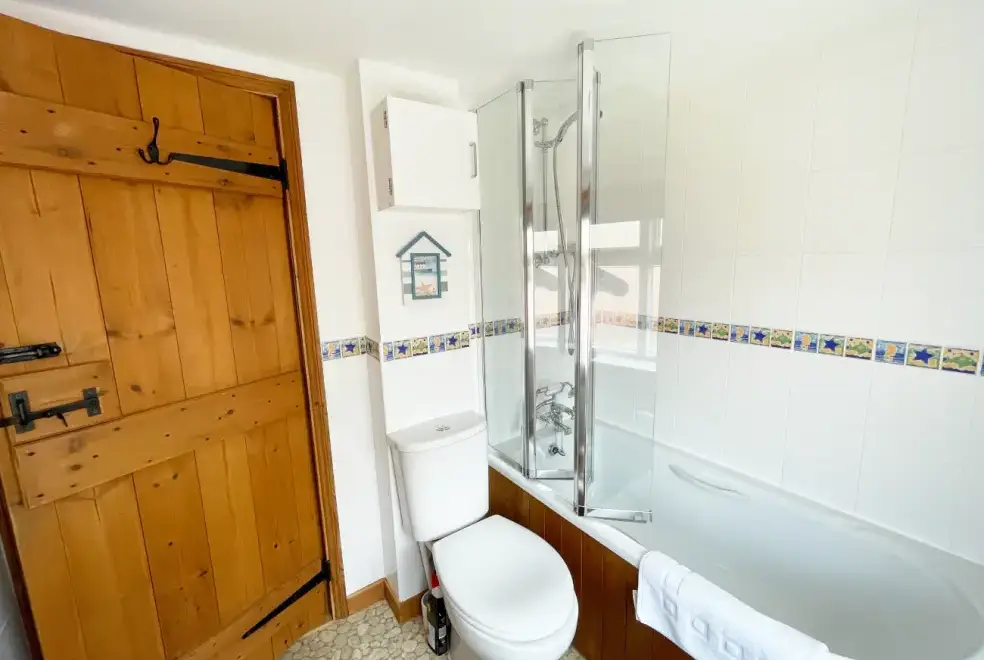 Family bathroom at All Seasons Cottage Breaks - Chapel Cottage