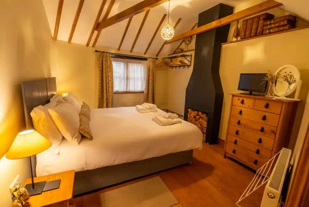 Bedroom at All Seasons Cottage Breaks - Corner Cottage