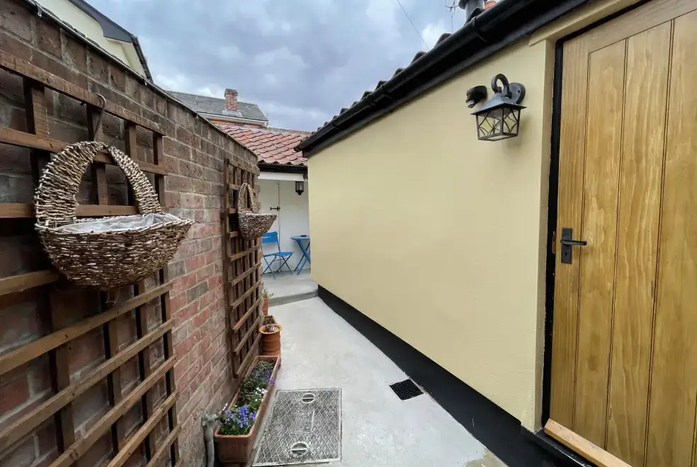 Enclosed garden at All Seasons Cottage Breaks - Corner Cottage