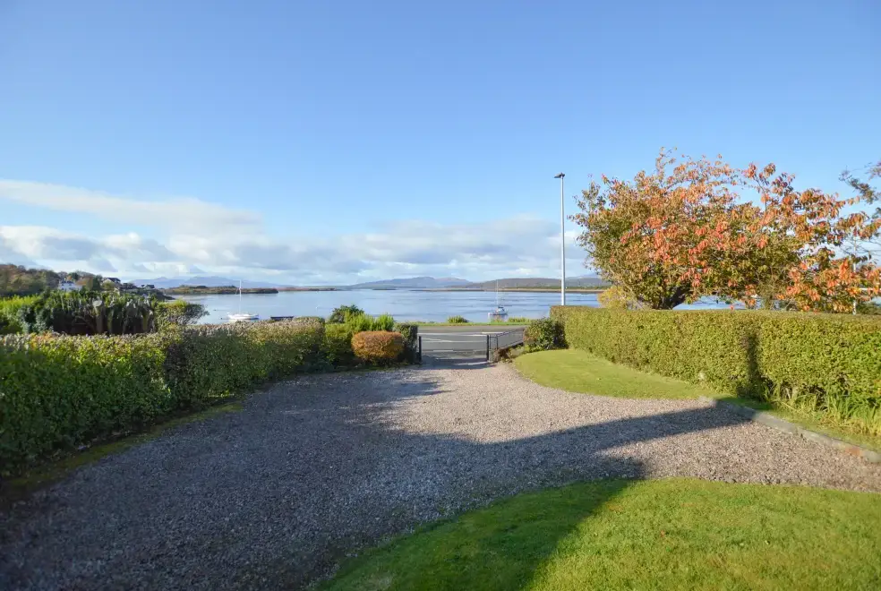 An Cala, from the outside