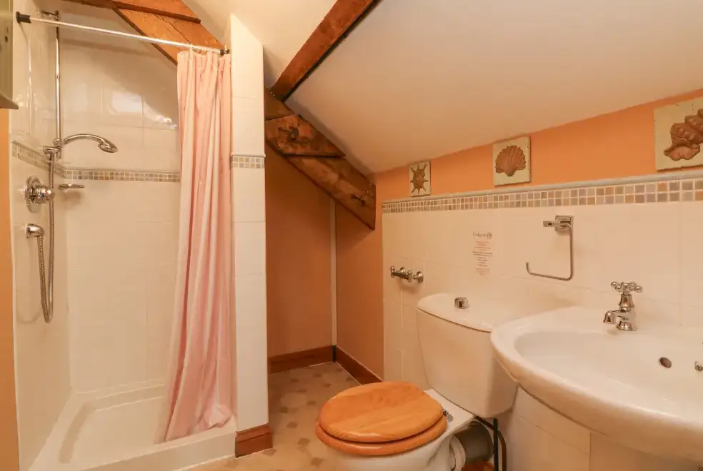 Shower room at Apple Barn