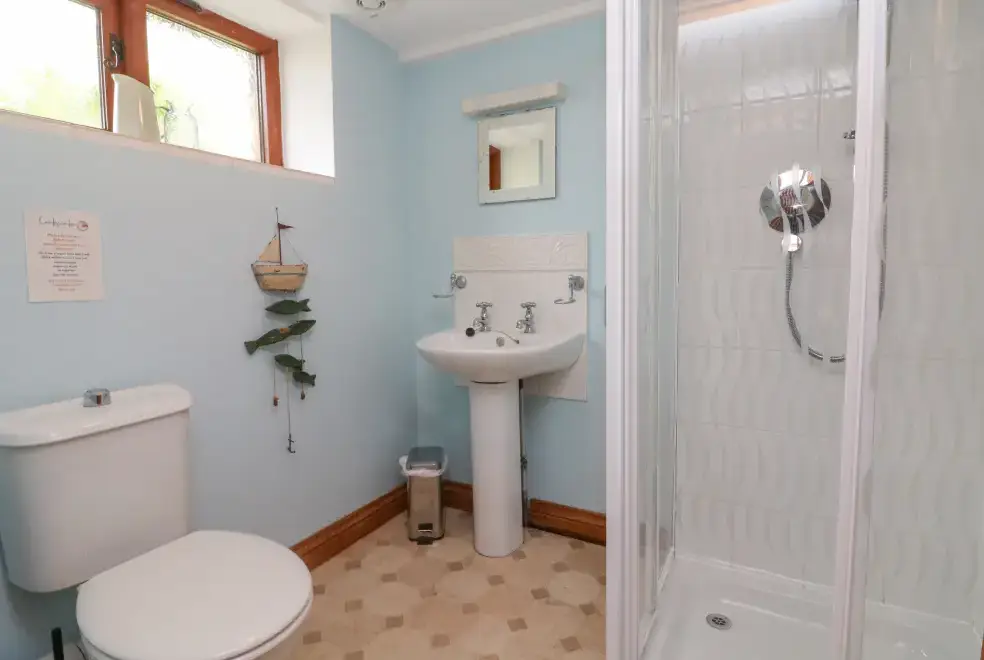 Shower room at Apple Barn