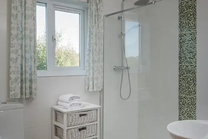 Ensuite bathroom at Apple Cottage 