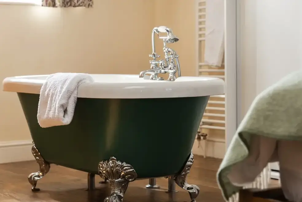 Family bathroom at Apple Cottage 