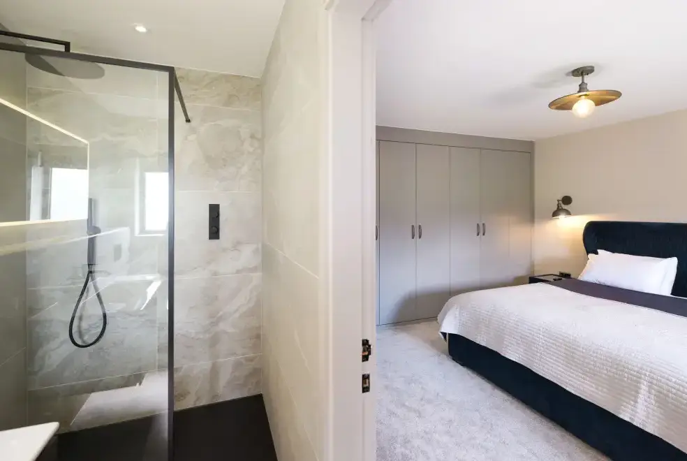 Ensuite bathroom at Archstone House