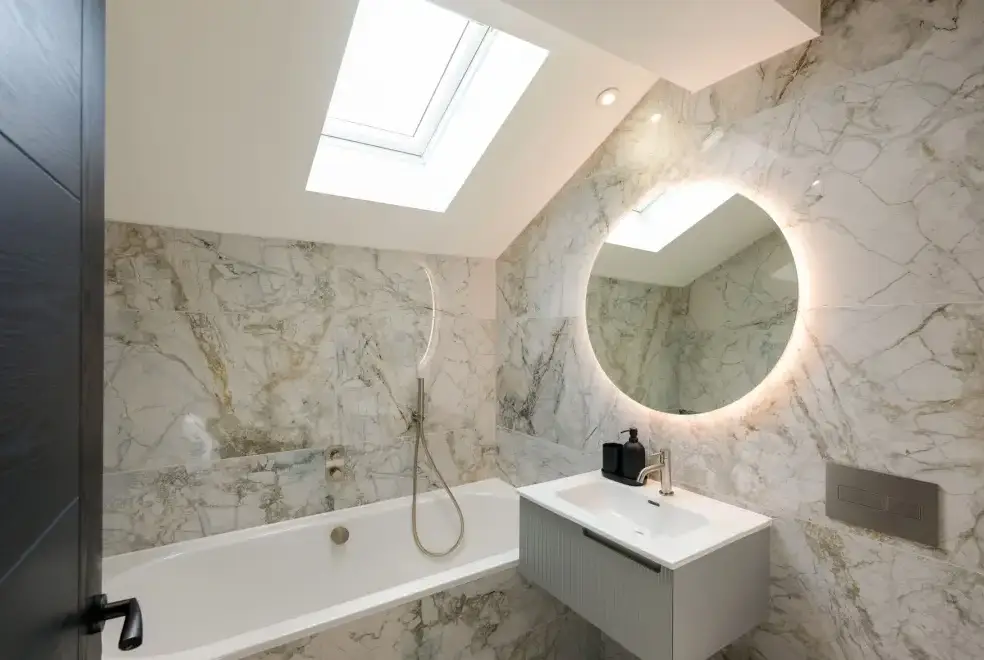 Ensuite bathroom at Archstone House