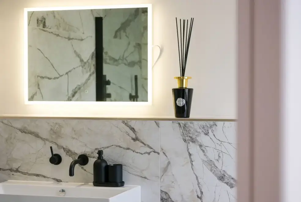 Ensuite bathroom at Archstone House