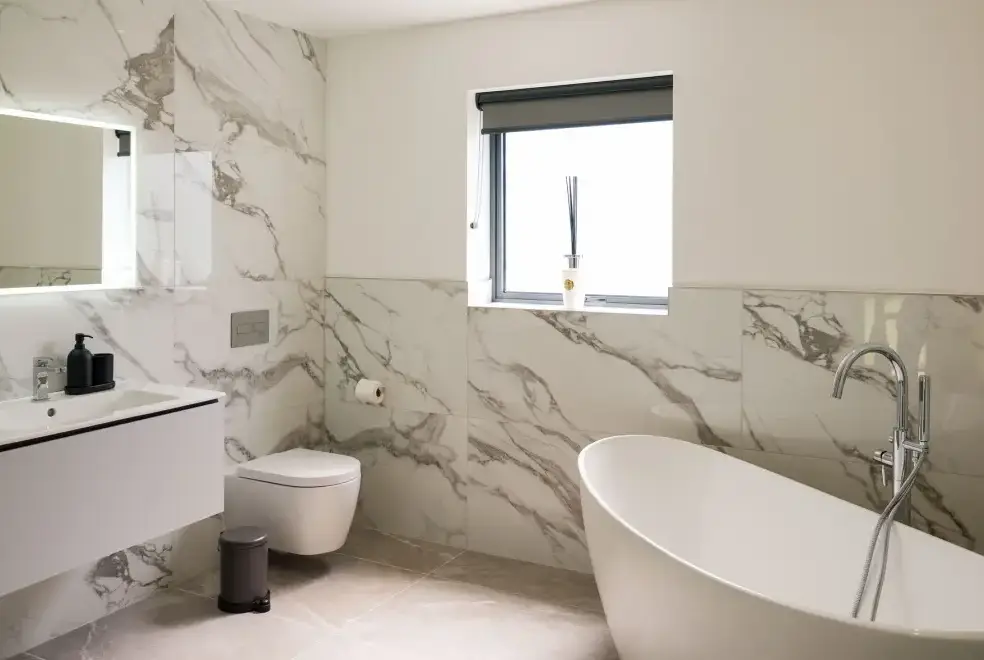 Ensuite bathroom at Archstone House