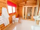 Ensuite bathroom at Ash Lodge - thumbnail photo