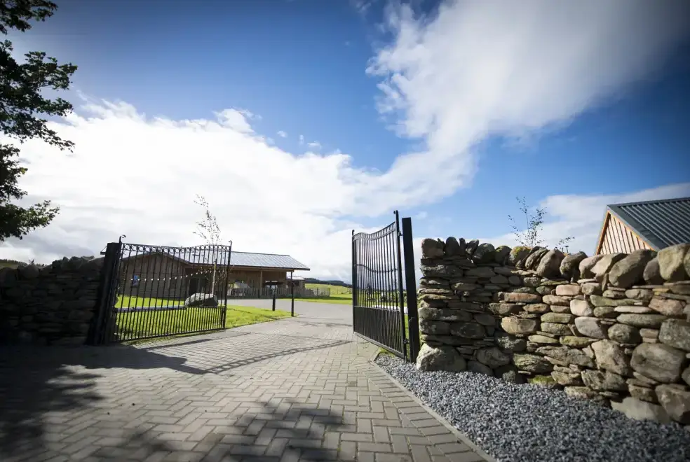 Aurae, from the outside