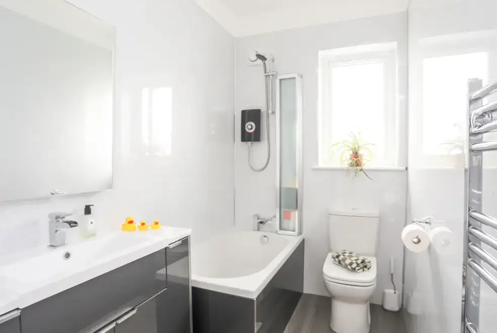 Family bathroom at Awelfryn