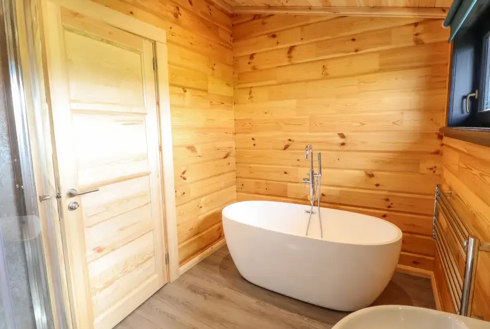Family bathroom at Bacheiddon Log Cabin