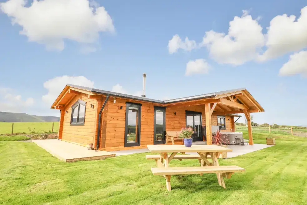Bacheiddon Log Cabin, from the outside