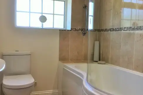 Family bathroom at Barn Owl Cottage, Lincolnshire
