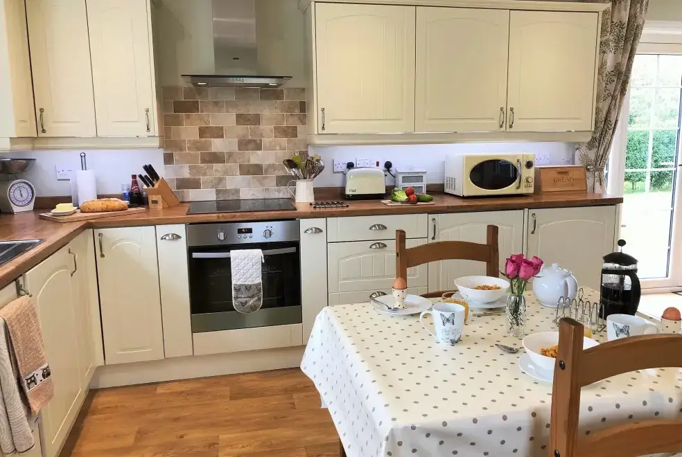 Kitchen/diner at Barn Owl Cottage