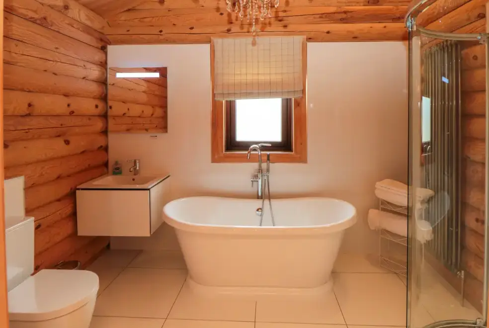 Ensuite bathroom at Baysdale Lodge 5