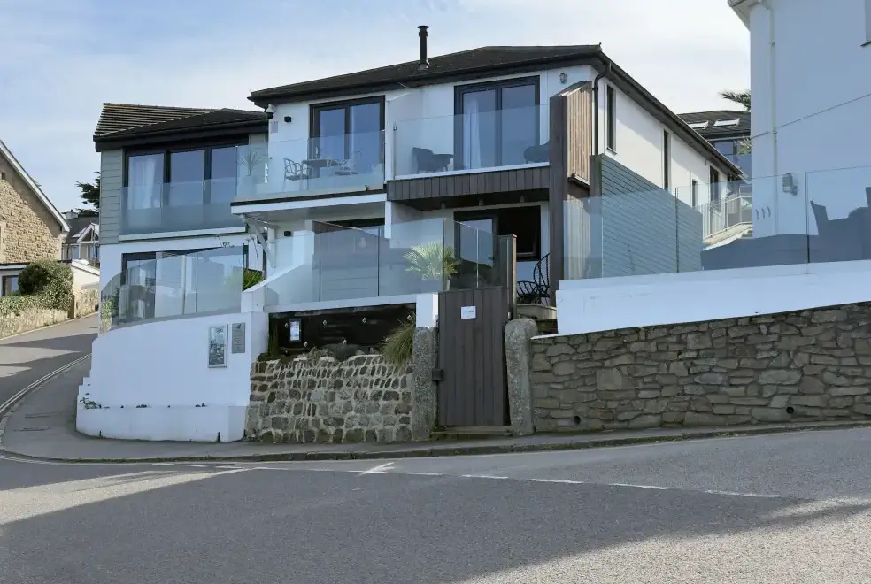 Bayvista, from the outside