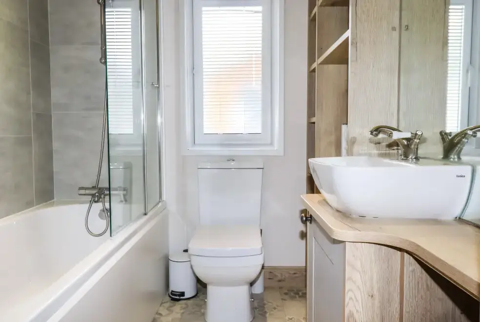 Family bathroom at Beachcliff