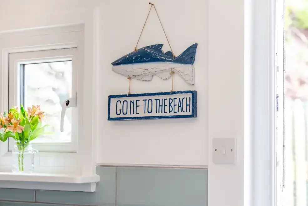 Coastal scenes near Beachcomber's Cottage