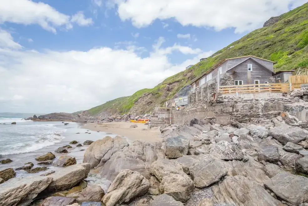 Coastal scenes near Beachcomber's Cottage